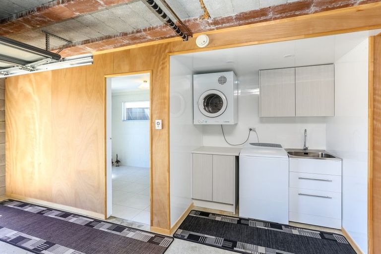 Photo of property in 1 Cabot Place, Frankleigh Park, New Plymouth, 4310