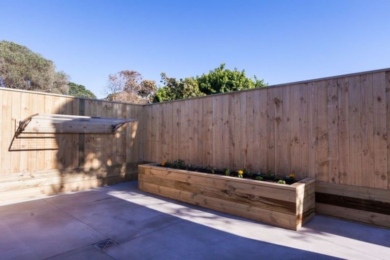 Photo of property in 16a Belt Road, Moturoa, New Plymouth, 4310