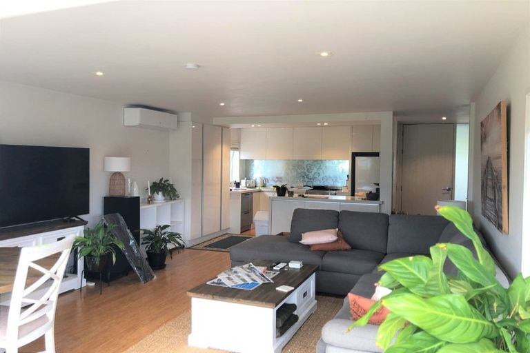 Photo of property in 1/42 Seacliffe Avenue, Belmont, Auckland, 0622