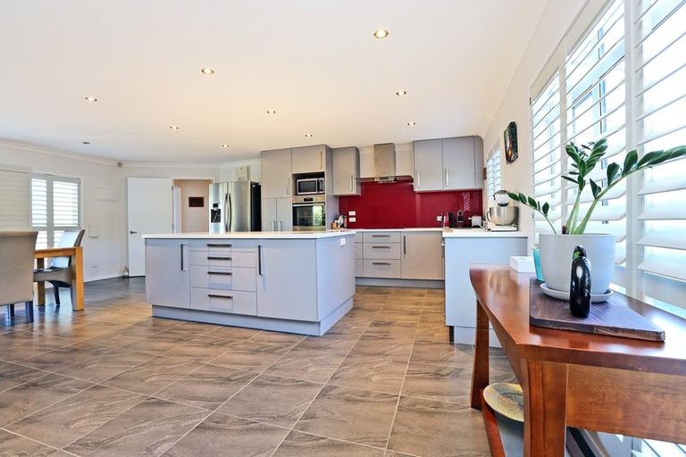 Photo of property in 15 Woodford Heights, Havelock North, 4130