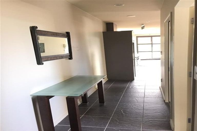 Photo of property in Atrium Towers, 8f/154 The Terrace, Wellington Central, Wellington, 6011