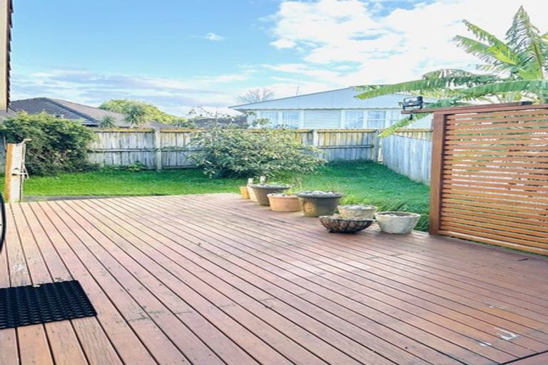 Photo of property in 2/13 Phoenix Place, Papatoetoe, Auckland, 2025