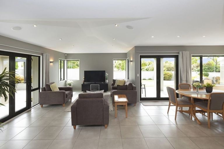 Photo of property in 8 Applecross Lane, Harewood, Christchurch, 8051