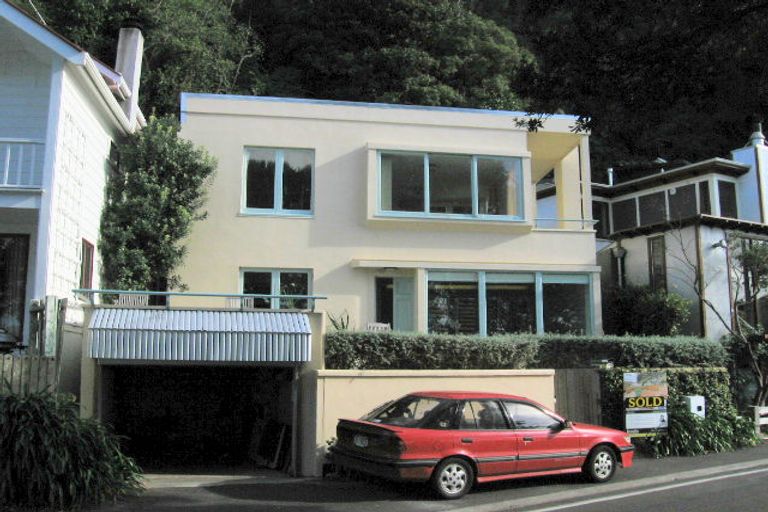 Photo of property in 401 Karaka Bay Road, Karaka Bays, Wellington, 6022