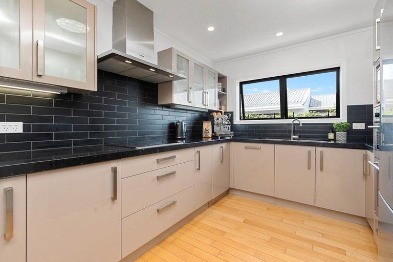 Photo of property in 61 Simpson Road, Papamoa Beach, Papamoa, 3118