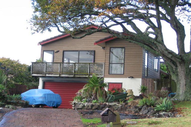 Photo of property in 2/5 View Road, Shelly Park, Auckland, 2014