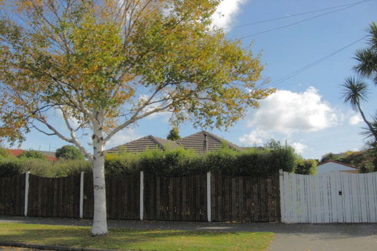 Photo of property in 14 Solway Avenue, Ilam, Christchurch, 8041