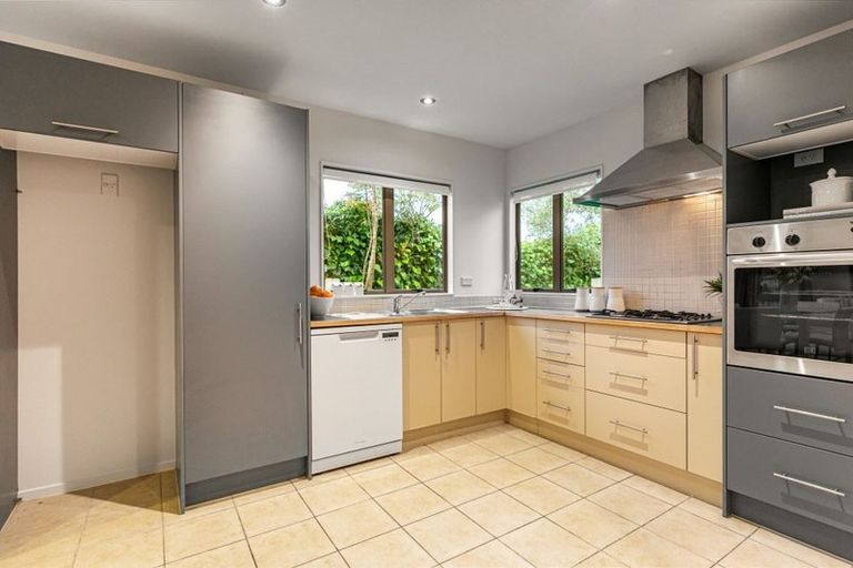 Photo of property in 9/48 Schnapper Rock Road, Schnapper Rock, Auckland, 0632