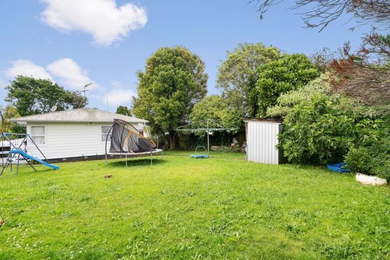 Photo of property in 137 Gossamer Drive, Pakuranga Heights, Auckland, 2010