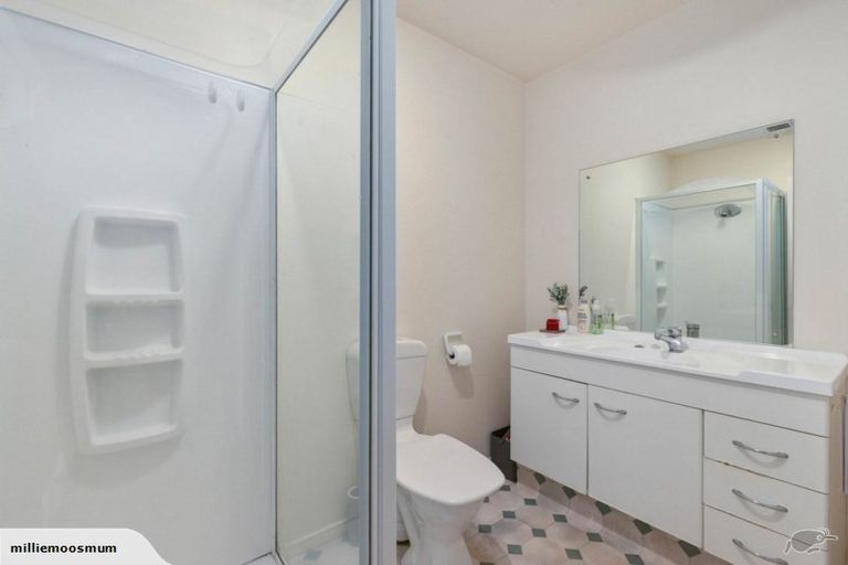 Photo of property in 17e Division Street, Riccarton, Christchurch, 8041