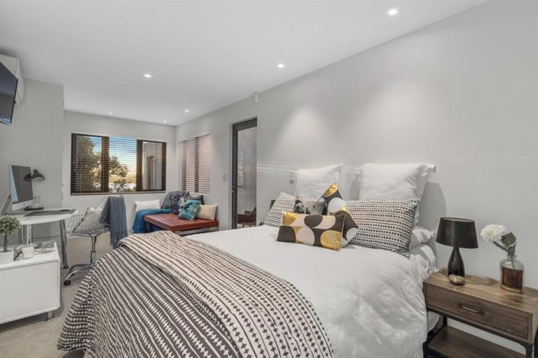 Photo of property in 2/272 Hurstmere Road, Takapuna, Auckland, 0622