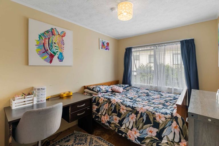 Photo of property in 27 Borich Road, Sunnyvale, Auckland, 0612