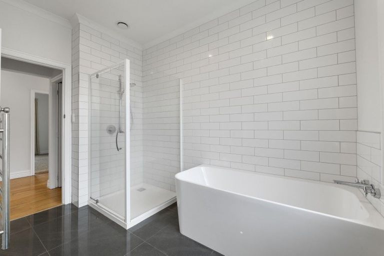 Photo of property in 54 Waiwaka Terrace, Strandon, New Plymouth, 4312