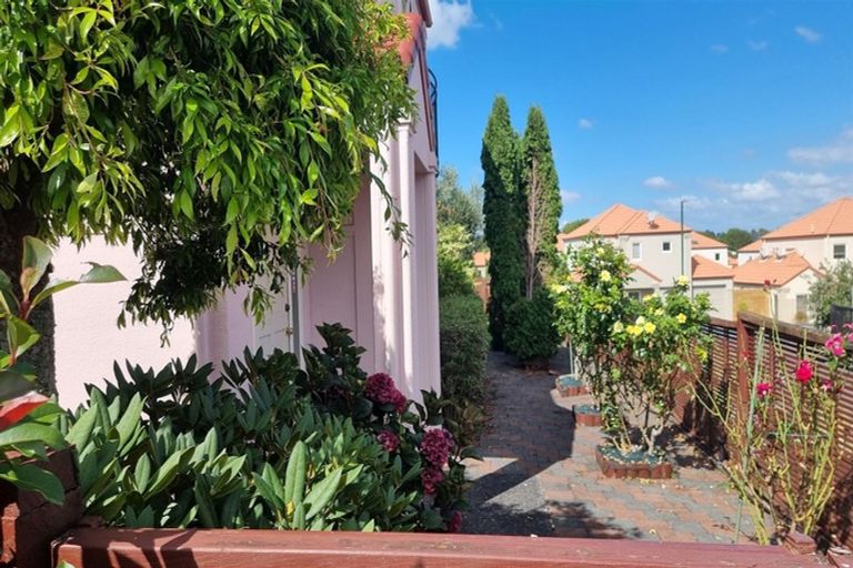 Photo of property in 9 Stolford Crescent, New Lynn, Auckland, 0600