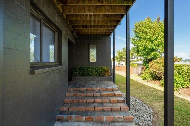 Photo of property in 19 Ingle Avenue, Waipahihi, Taupo, 3330