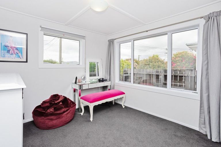 Photo of property in 12 Holloway Street, Waikiwi, Invercargill, 9810