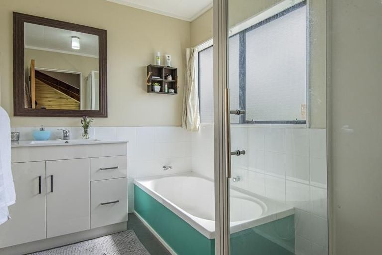 Photo of property in 1 Fairway Drive, Te Kamo, Whangarei, 0112