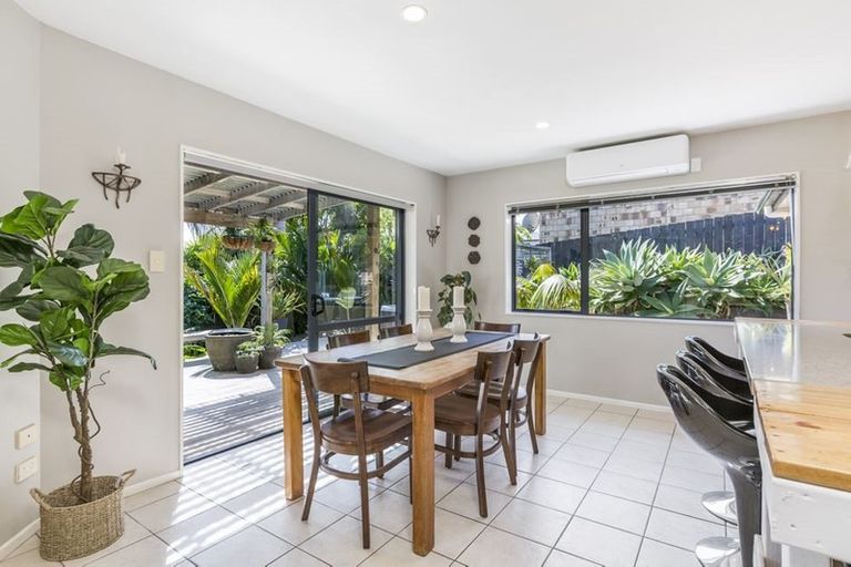 Photo of property in 16 Nimstedt Avenue, Oteha, Auckland, 0632