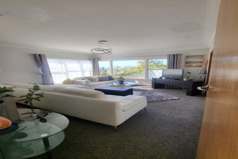 Photo of property in 35a Glenfern Road, Mellons Bay, Auckland, 2014