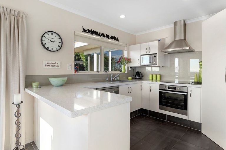 Photo of property in 27 Oteki Park Drive, Welcome Bay, Tauranga, 3112