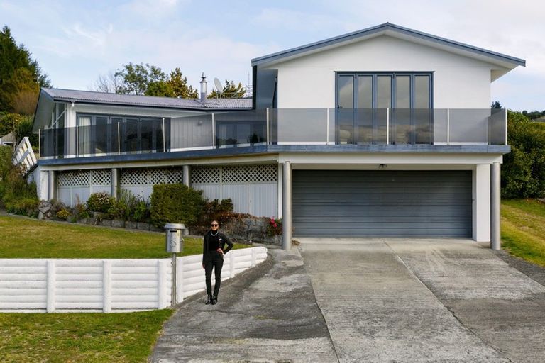 Photo of property in 8 Scenic Heights, Acacia Bay, Taupo, 3330