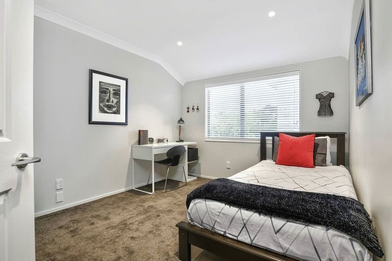 Photo of property in 12 Clyside Avenue, Half Moon Bay, Auckland, 2012