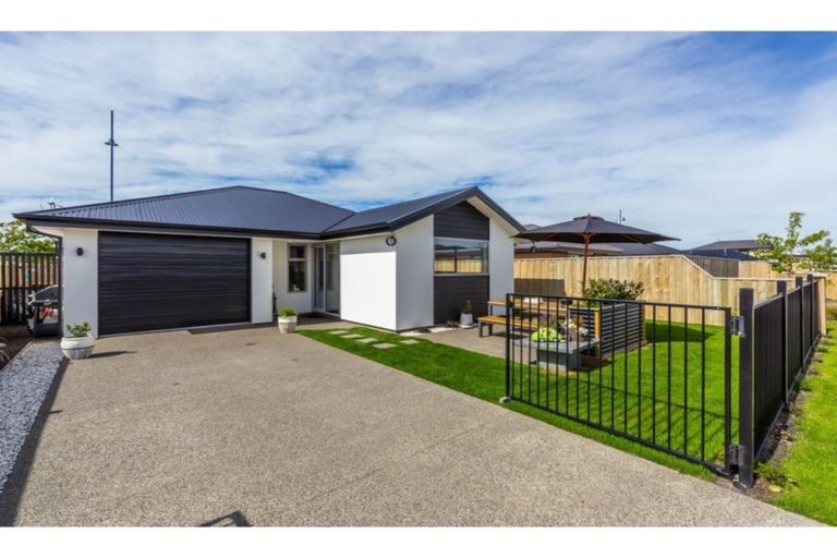 Photo of property in 56 Gillman Place, Pegasus, 7612