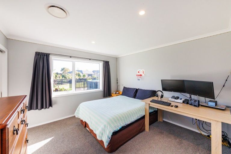 Photo of property in 21 Loveston Lane, Kelvin Grove, Palmerston North, 4470