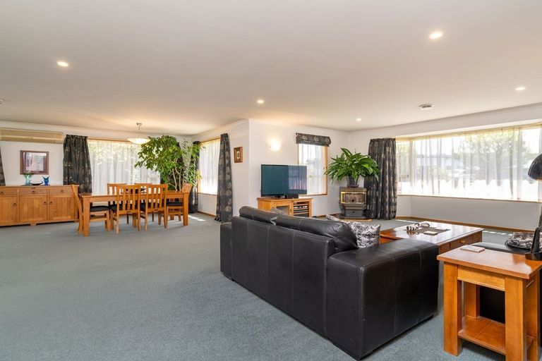 Photo of property in 2 Sunninghurst Drive, Fairfield, Dunedin, 9018