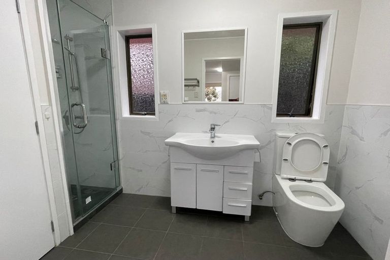 Photo of property in 1/41 College Road, Northcote, Auckland, 0627