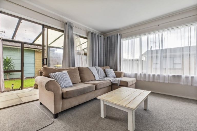 Photo of property in 1/2 Short Street, Papakura, 2110