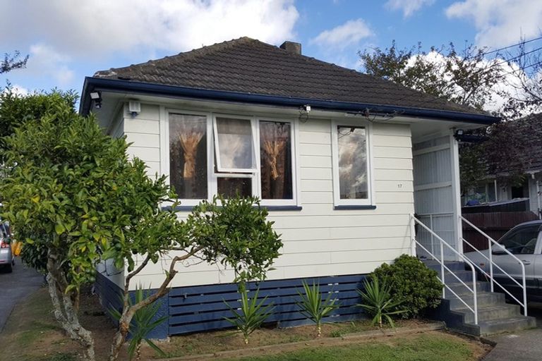 Photo of property in 17 Clutha Crescent, Clover Park, Auckland, 2023