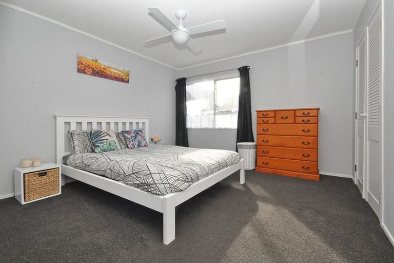 Photo of property in 19 Mckinley Road, Sunnyvale, Auckland, 0612