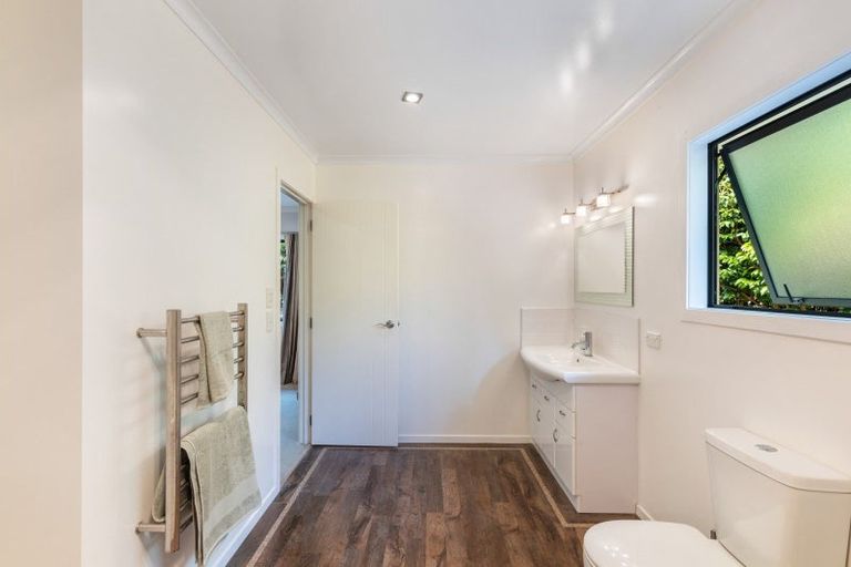 Photo of property in 11a Montrose Place, Highlands Park, New Plymouth, 4312