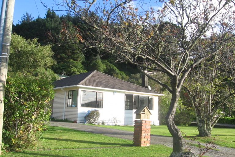 Photo of property in 20b Hine Road, Wainuiomata, Lower Hutt, 5014
