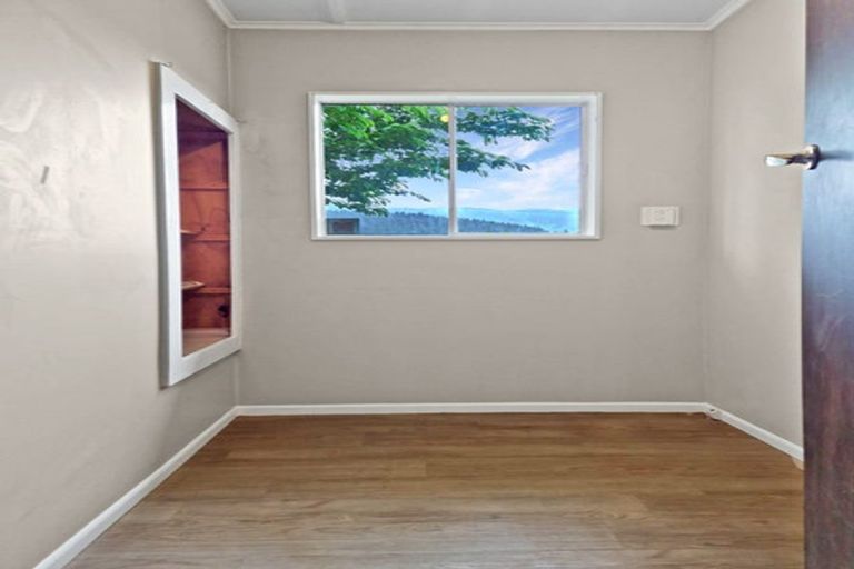 Photo of property in 32 Matthews Road, Wainuiomata, Lower Hutt, 5014