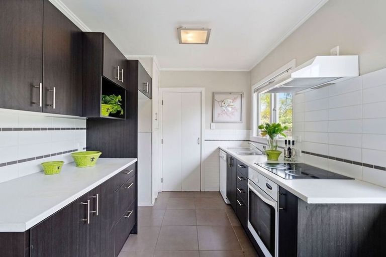 Photo of property in 1/71 Sunnynook Road, Forrest Hill, Auckland, 0620