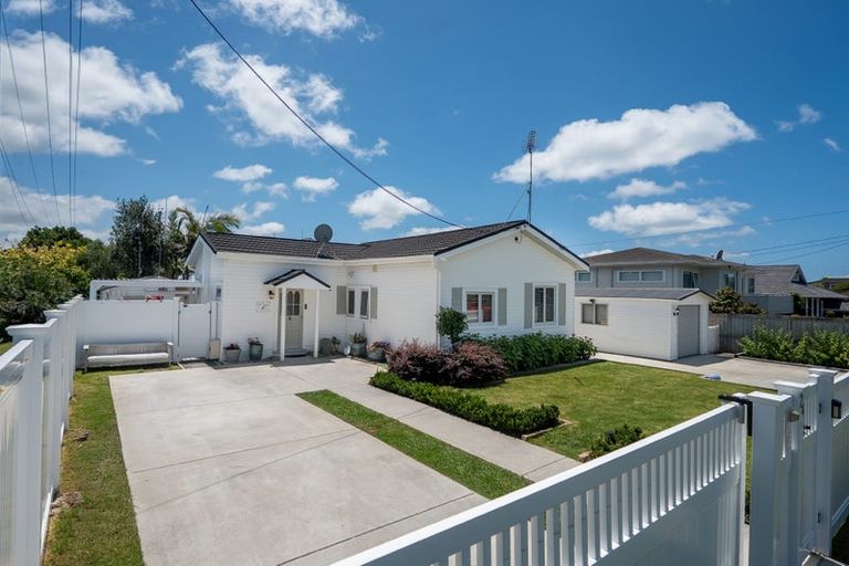 Photo of property in 1/24 Toroa Street, Torbay, Auckland, 0630