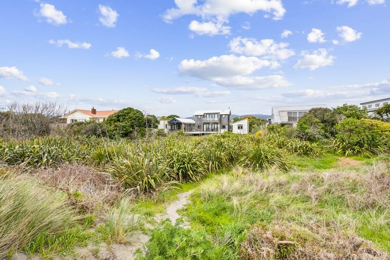 Photo of property in 5 Nuhaka Place, Paraparaumu Beach, Paraparaumu, 5032