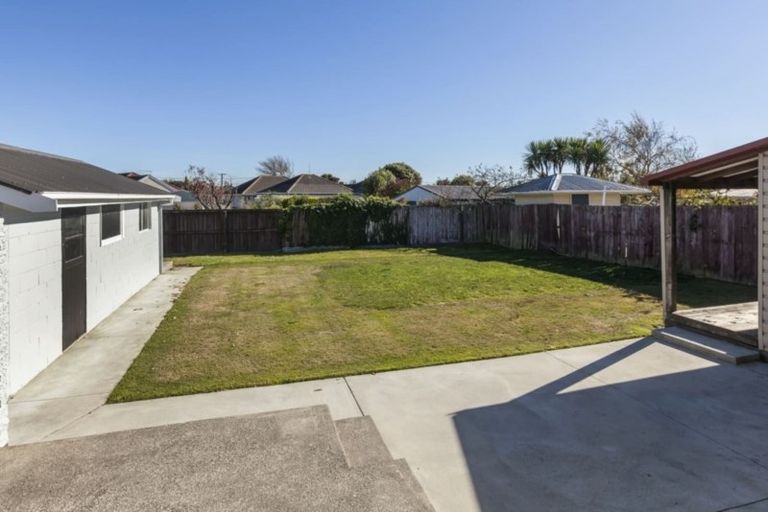 Photo of property in 45 Emlyn Place, Avondale, Christchurch, 8061