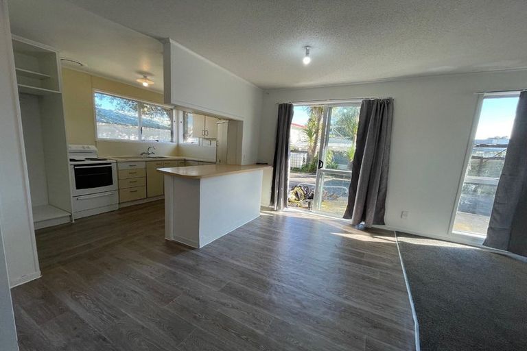 Photo of property in 9 Joshua Place, Weymouth, Auckland, 2103