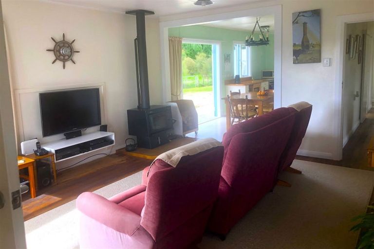 Photo of property in 1550 Coast Road, Pongaroa, 4991