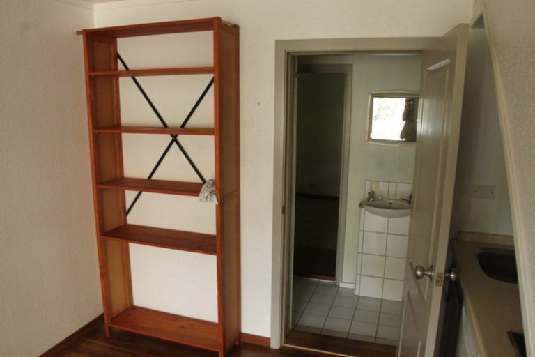 Photo of property in 2 Kauri Point Road, Laingholm, Auckland, 0604