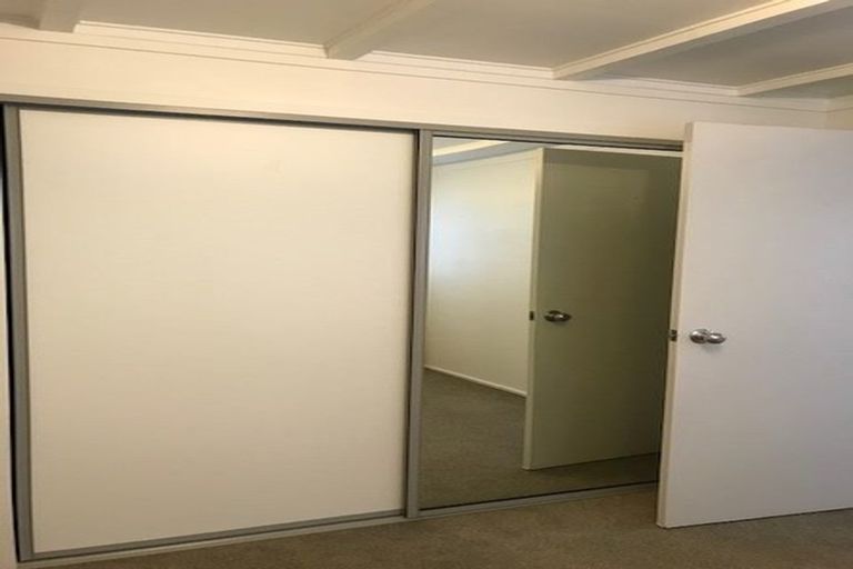 Photo of property in 1/732 East Coast Road, Pinehill, Auckland, 0632