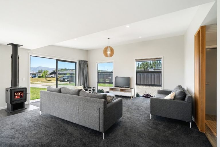 Photo of property in 5 Pepperwood Green, Albert Town, Wanaka, 9305