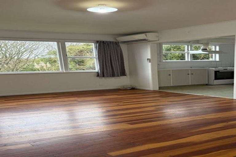 Photo of property in 147 Ruskin Road, Newlands, Wellington, 6037