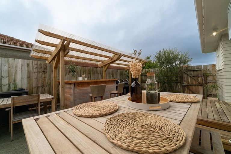 Photo of property in 4 Sasanof View, Ascot Park, Porirua, 5024