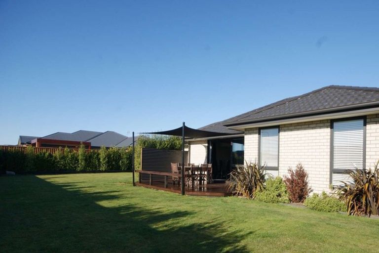 Photo of property in 14 Walnut Way, Rangiora, 7400