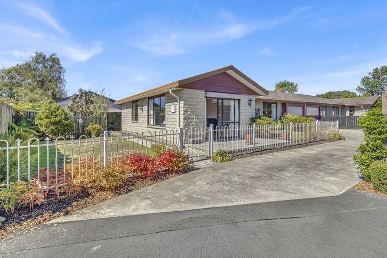 Photo of property in 2/21 Montclare Avenue, Ilam, Christchurch, 8041