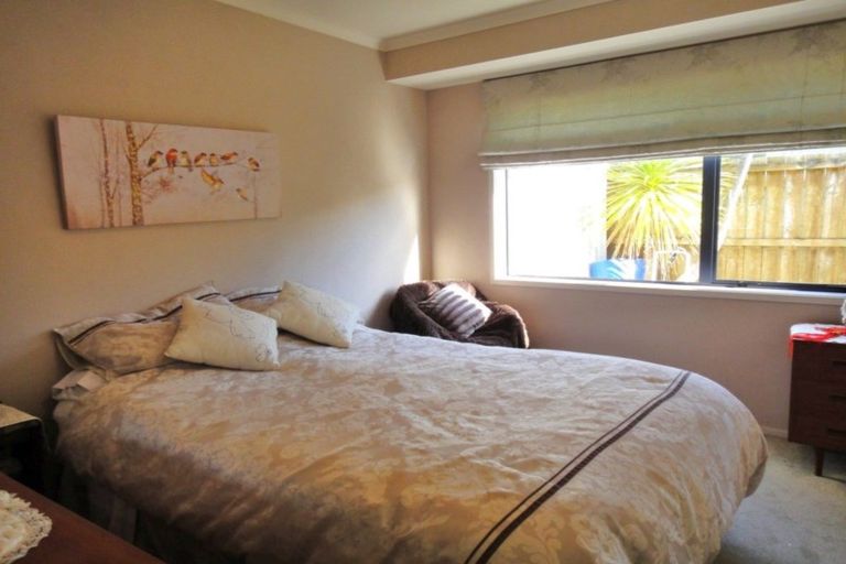 Photo of property in 6 Resolution Place, One Tree Point, 0118